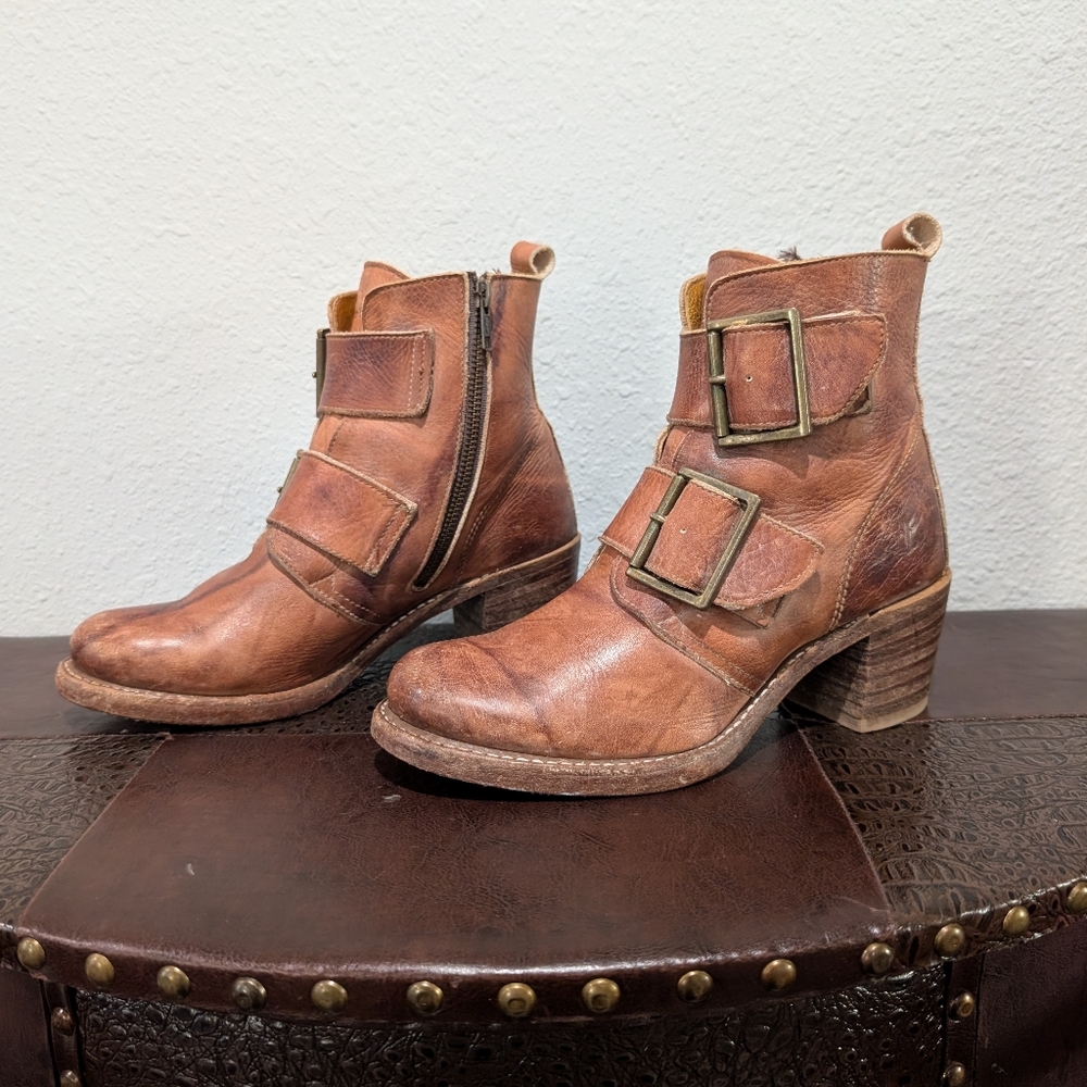 Frye Sabrina Double Buckle Boot in Saddle, size 8 - Picture 6 of 15
